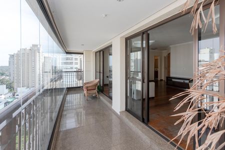 Apartamento para alugar com 178m², 4 quartos e 3 vagas Apartamento para alugar com 178m², 4 quartos e 3 vagasVaranda