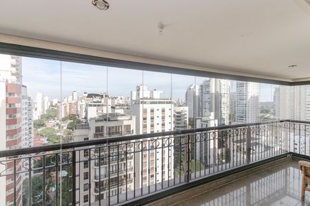 Apartamento para alugar com 178m², 4 quartos e 3 vagas Apartamento para alugar com 178m², 4 quartos e 3 vagasVaranda