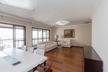 Apartamento para alugar com 178m², 4 quartos e 3 vagas Apartamento para alugar com 178m², 4 quartos e 3 vagasSala