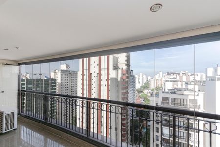 Apartamento para alugar com 178m², 4 quartos e 3 vagas Apartamento para alugar com 178m², 4 quartos e 3 vagasVaranda