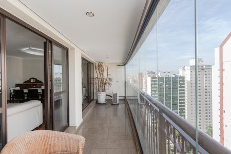 Apartamento para alugar com 178m², 4 quartos e 3 vagas Apartamento para alugar com 178m², 4 quartos e 3 vagasVaranda