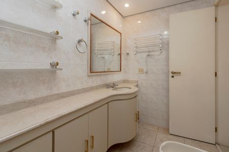 Apartamento para alugar com 178m², 4 quartos e 3 vagas Apartamento para alugar com 178m², 4 quartos e 3 vagasBanheiro da Suíte 1