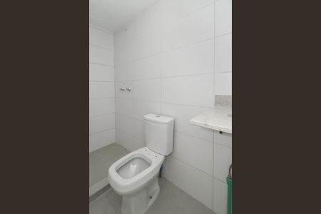 Banheiro de apartamento à venda com 2 quartos, 51m² em Jardim Sabará, Porto Alegre