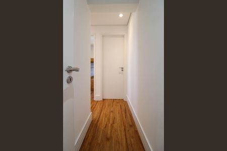 Corredor  de apartamento para alugar com 3 quartos, 110m² em Vila Andrade, São Paulo