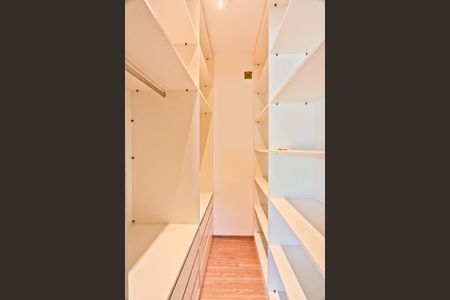 Apartamento à venda com 97m², 3 quartos e 2 vagas Apartamento à venda com 97m², 3 quartos e 2 vagasCloset da suíte