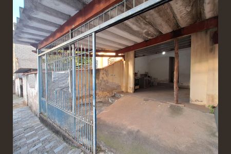 Garagem de casa à venda com 4 quartos, 215m² em Chora Menino, São Paulo