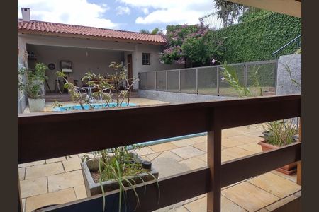 Casa à venda com 350m², 3 quartos e 3 vagas Casa à venda com 350m², 3 quartos e 3 vagasVaranda