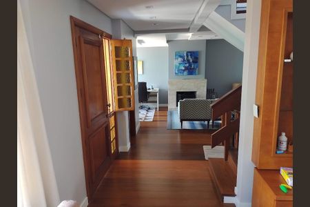 Sala de casa à venda com 3 quartos, 350m² em Espírito Santo, Porto Alegre