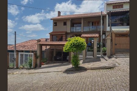 Casa à venda com 350m², 3 quartos e 3 vagas Casa à venda com 350m², 3 quartos e 3 vagasFachada