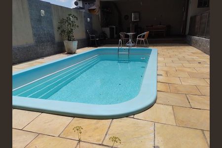 Casa à venda com 350m², 3 quartos e 3 vagas Casa à venda com 350m², 3 quartos e 3 vagasÁrea externa