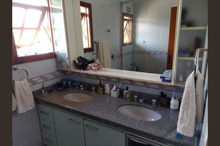 Casa à venda com 350m², 3 quartos e 3 vagas Casa à venda com 350m², 3 quartos e 3 vagasBanheiro