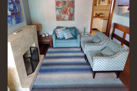 Casa à venda com 350m², 3 quartos e 3 vagas Casa à venda com 350m², 3 quartos e 3 vagasSala