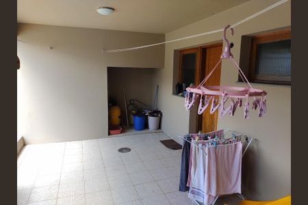Casa à venda com 350m², 3 quartos e 3 vagas Casa à venda com 350m², 3 quartos e 3 vagasÁrea externa