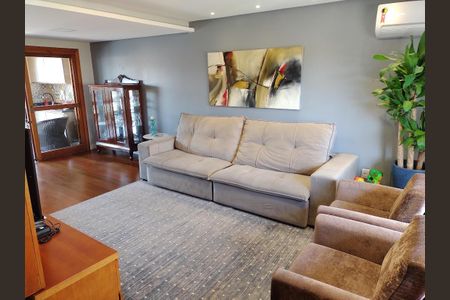 Casa à venda com 350m², 3 quartos e 3 vagas Casa à venda com 350m², 3 quartos e 3 vagasSala