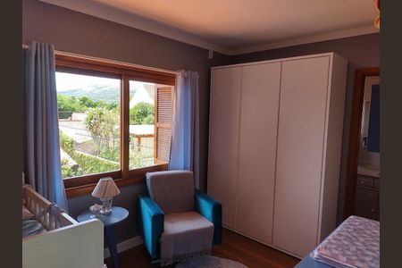 Casa à venda com 350m², 3 quartos e 3 vagas Casa à venda com 350m², 3 quartos e 3 vagasQuarto