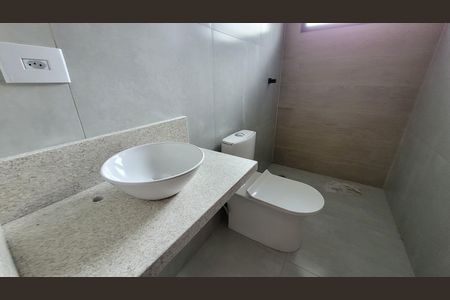 Casa para alugar com 80m², 2 quartos e 2 vagas Casa para alugar com 80m², 2 quartos e 2 vagasBanheiro