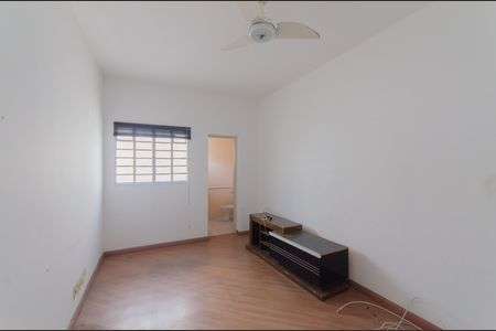 Casa à venda com 167m², 2 quartos e 2 vagas Casa à venda com 167m², 2 quartos e 2 vagasSuíte