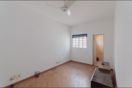 Casa à venda com 167m², 2 quartos e 2 vagas Casa à venda com 167m², 2 quartos e 2 vagasSuíte