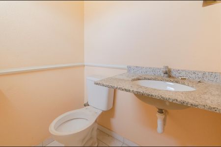 Casa à venda com 167m², 2 quartos e 2 vagas Casa à venda com 167m², 2 quartos e 2 vagasBanheiro da Suíte