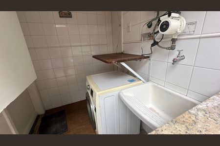 Casa de condomínio à venda com 240m², 4 quartos e 2 vagasÁrea de Serviço