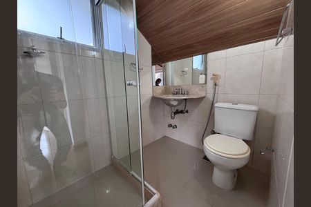 Casa de condomínio à venda com 240m², 4 quartos e 2 vagasBanheiro