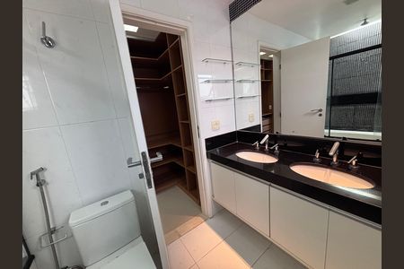 Casa de condomínio à venda com 240m², 4 quartos e 2 vagasBanheiro do Quarto 2