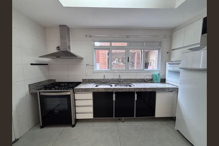Casa de condomínio à venda com 240m², 4 quartos e 2 vagasCozinha