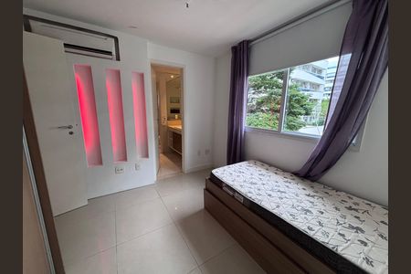 Casa de condomínio à venda com 240m², 4 quartos e 2 vagasQuarto 4