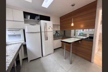 Casa de condomínio à venda com 240m², 4 quartos e 2 vagasCozinha