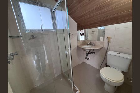 Casa de condomínio à venda com 240m², 4 quartos e 2 vagasBanheiro