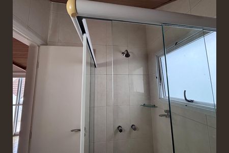Casa de condomínio à venda com 240m², 4 quartos e 2 vagasBanheiro