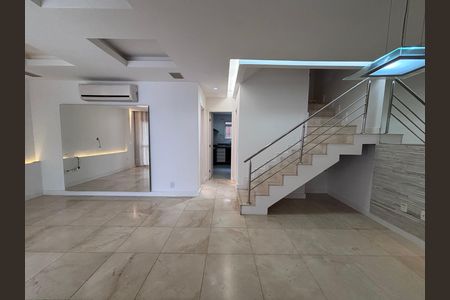 Casa de condomínio à venda com 240m², 4 quartos e 2 vagasSala