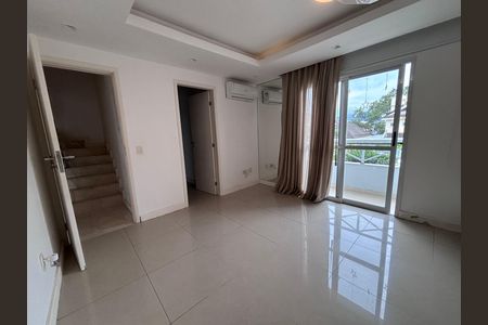Casa de condomínio à venda com 240m², 4 quartos e 2 vagasQuarto 2