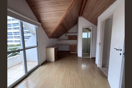 Casa de condomínio à venda com 240m², 4 quartos e 2 vagasSótão 