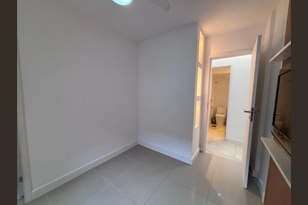 Casa de condomínio à venda com 240m², 4 quartos e 2 vagasQuarto 1