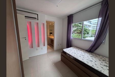 Casa de condomínio à venda com 240m², 4 quartos e 2 vagasQuarto 4