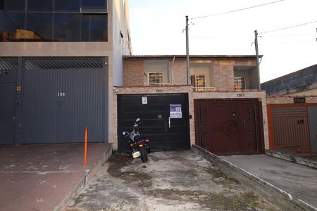 Casa à venda com 120m², 3 quartos e 2 vagasFachada do imóvel - Placa instalada no portão do imóvel - Código da placa: HBJM-5