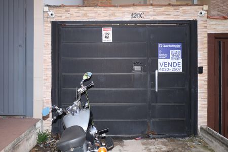 Casa à venda com 120m², 3 quartos e 2 vagasPlaca instalada no portão do imóvel - Código da placa: HBJM-5