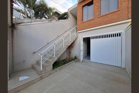Casa para alugar com 162m², 3 quartos e 4 vagas Casa para alugar com 162m², 3 quartos e 4 vagasFachada interna