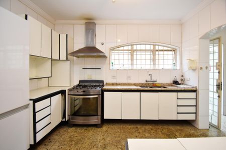 cozinha de casa à venda com 4 quartos, 651m² em Alto de Pinheiros, São Paulo