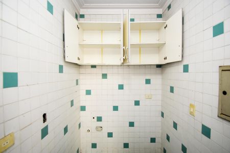 cozinha de apoio a piscina e churrasqueira de casa à venda com 4 quartos, 651m² em Alto de Pinheiros, São Paulo