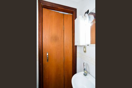 Casa à venda com 250m², 3 quartos e 5 vagasBanheiro Social -Lavabo