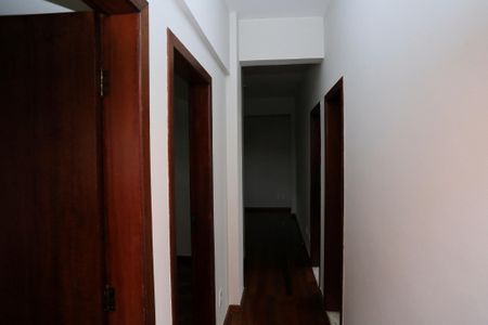 Corredor de apartamento para alugar com 3 quartos, 110m² em Nova Vista, Belo Horizonte