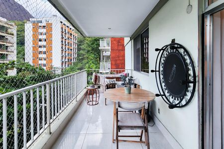 Apartamento à venda com 86m², 2 quartos e 1 vaga Apartamento à venda com 86m², 2 quartos e 1 vagaVaranda