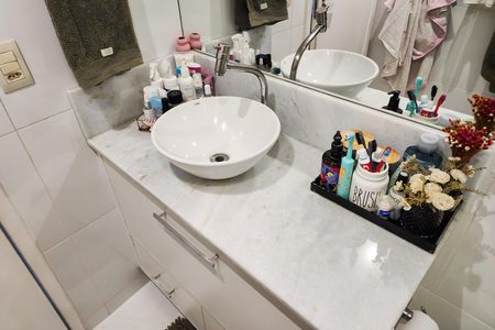 Apartamento à venda com 86m², 2 quartos e 1 vaga Apartamento à venda com 86m², 2 quartos e 1 vagaBanheiro