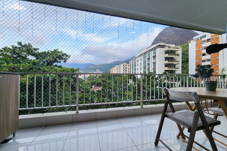 Apartamento à venda com 86m², 2 quartos e 1 vaga Apartamento à venda com 86m², 2 quartos e 1 vagaVaranda