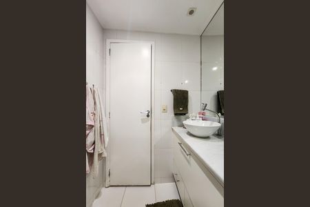 Apartamento à venda com 86m², 2 quartos e 1 vaga Apartamento à venda com 86m², 2 quartos e 1 vagaBanheiro