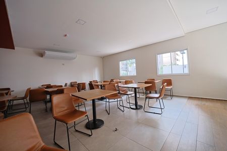 Casa para alugar com 57m², 2 quartos e 1 vagaÁrea comum - Salão de festas