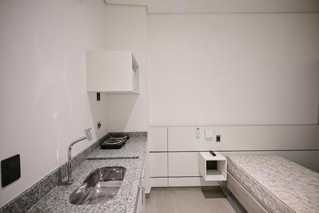 Cozinha de kitnet/studio para alugar com 1 quarto, 15m² em Lapa de Baixo, São Paulo