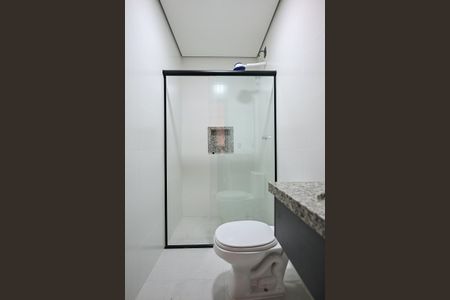 Banheiro de kitnet/studio para alugar com 1 quarto, 38m² em Lapa de Baixo, São Paulo